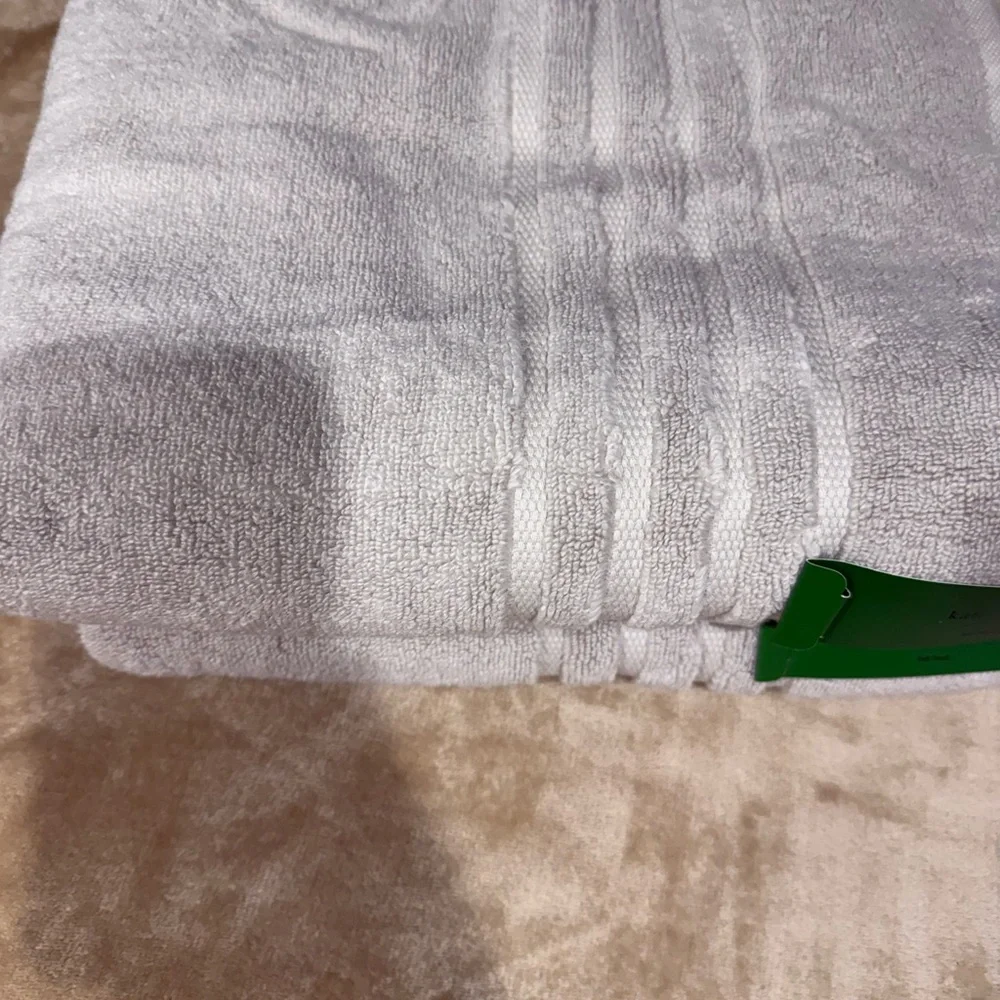 Kate Spade Elegant Light Gray Bath Towels